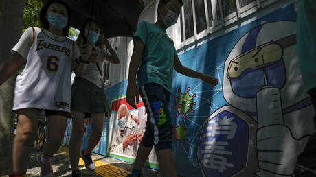 Китай прокомментировал безопасность вакцин от Covid-19 — RT World News