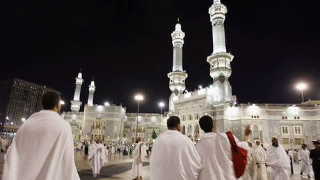 Мужчина из Саудовской Аравии помог еврейскому репортеру проникнуть в Мекку и был арестован — RT World News