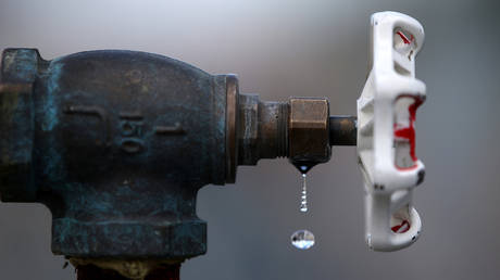 Немецкий город запрещает горячую воду в общественных зданиях — RT World News