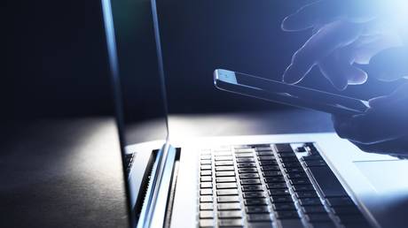 Полиция призналась в слежке — активисты — RT World News