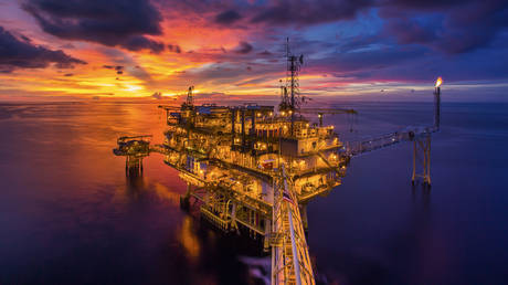 Россия обнаружила крупную нефть в Арктике — RT Business News