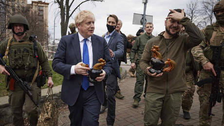 Украина опечалена падением Бориса Джонсона, заявил Зеленский — RT World News