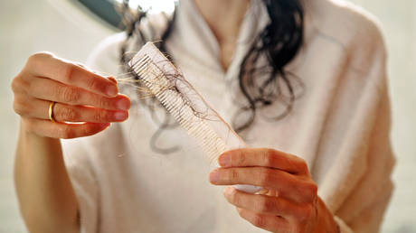 Выявлены новые длительные симптомы Covid — RT World News