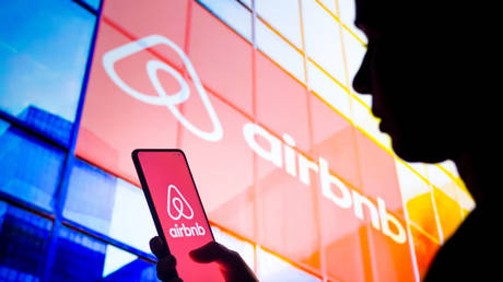 Airbnb представляет новую «антипартийную технологию» — RT World News