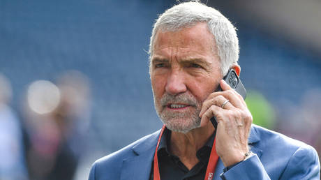 Легенда футбола отказывается извиняться после высказываний о «мужской игре» (ВИДЕО) — RT Sport News