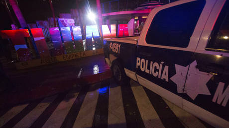 Насилие картелей охватило мексиканские приграничные города — RT World News