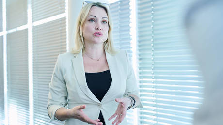 Российскому журналисту, известному своими выступлениями в прямом эфире, предъявлено обвинение — RT Россия и страны бывшего Советского Союза