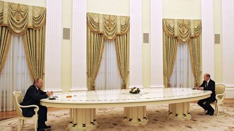 Шольц рассказал Путину, когда Украина может вступить в НАТО — СМИ — RT World News