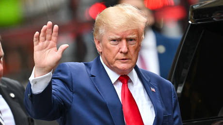 Трамп намекает на возможный подвох ФБР — RT World News