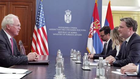 Twitter заблокировал работу семи посольств — RT World News