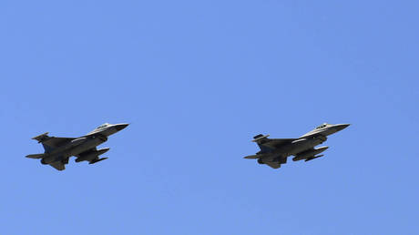 В результате авиаудара Турции погибли трое сирийских солдат — СМИ — RT World News