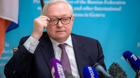 Высокопоставленный дипломат прокомментировал стратегический диалог США и России — RT World News