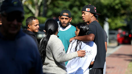 Белый дом возражает против отправки мигрантов в богатые районы — RT World News