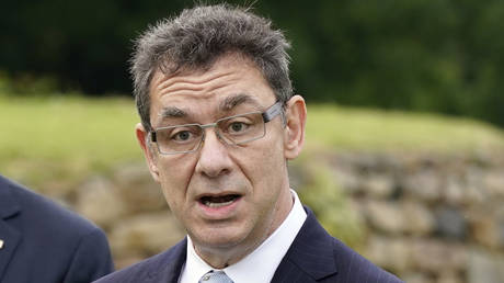 Генеральный директор Pfizer заболел Covid во второй раз за шесть недель — RT World News