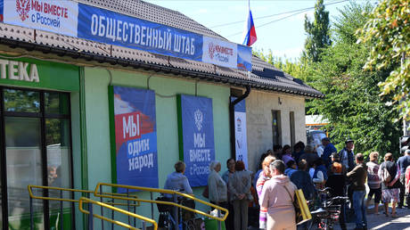 Германия отреагировала на планы референдума в Донбассе — RT World News