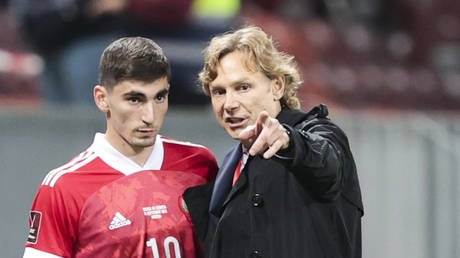 Мужская сборная России по футболу выиграла ответный матч — RT Sport News