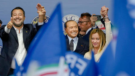 Правые побеждают в ЕС, а Брюссель намекает на последствия — RT World News