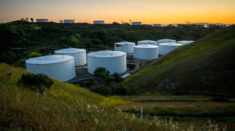 США выпустят больше нефти из резервов — RT Business News