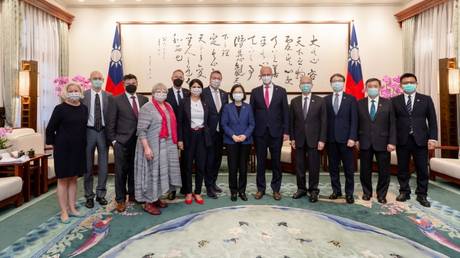 Китай раскритиковал новый иностранный визит на Тайвань — RT World News