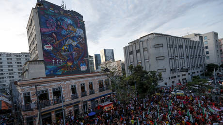 Соперники в президенты Бразилии сошлись во втором туре — RT World News