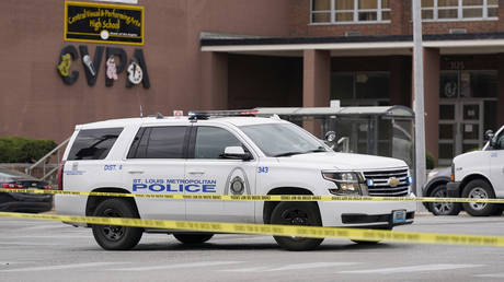 Стрельба в школе привела к многочисленным жертвам — RT World News