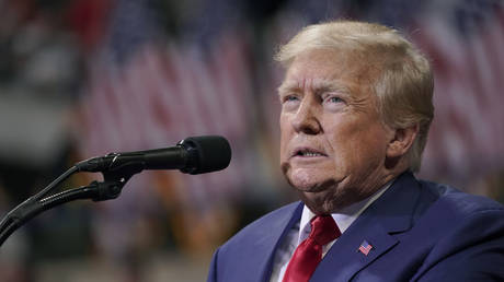 У Трампа может быть больше секретных документов — NYT — RT World News