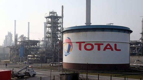 Забастовки остановили французские НПЗ — RT Business News