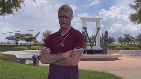 Американский неонацист рассказал о преступлениях своих украинских «коллег» — RT World News