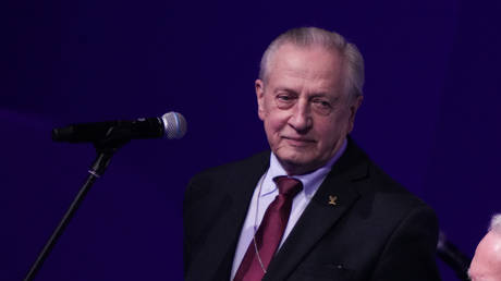 Почтили память после смерти президента России по фигурному катанию — RT Sport News