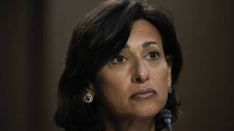 Высокопоставленный чиновник здравоохранения США снова дал положительный результат на Covid-19 — RT World News