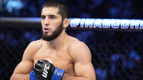 Чемпион UFC из России пообещал навести панику на соперника — RT Sport News