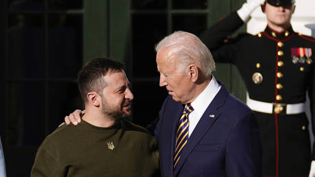 Дональд Трамп-младший назвал Зеленскую «королевой благосостояния» — RT World News