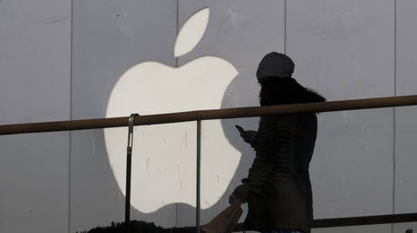 ФБР видит в действиях Apple «угрозу» — RT World News