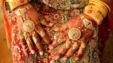 Индия может снизить налог на импорт золота — Bloomberg — RT Business News