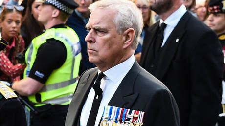 Король Чарльз выгнал брата из Букингемского дворца — СМИ — RT World News