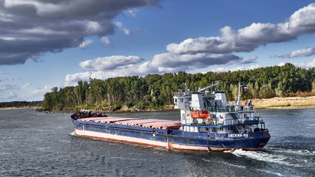 Новый торговый маршрут поможет России и Ирану обойти санкции — Bloomberg — RT Business News