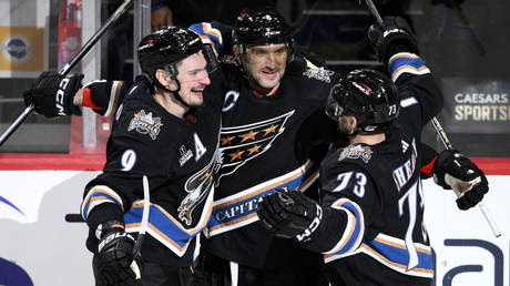 Овечкин забил дважды и достиг исторического рубежа в НХЛ (ВИДЕО) — RT Sport News