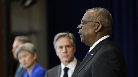 США выступили с опровержениями после того, как Украина нанесла удар по территории России — RT World News