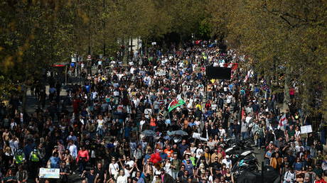 Британские военные шпионили за критиками карантина — СМИ — RT World News