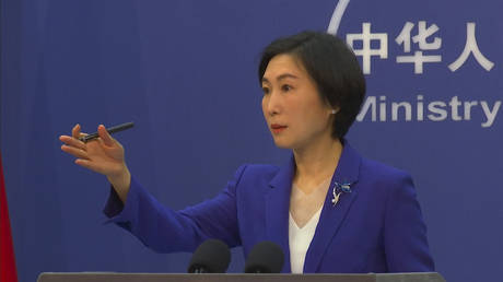 Китай угрожает возмездием за дискриминацию Covid — RT World News