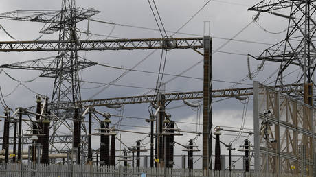 Коммунальные службы Великобритании платят людям за выключение света — RT World News