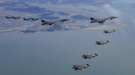 США и Южная Корея вызывают путаницу из-за совместных ядерных учений — RT World News