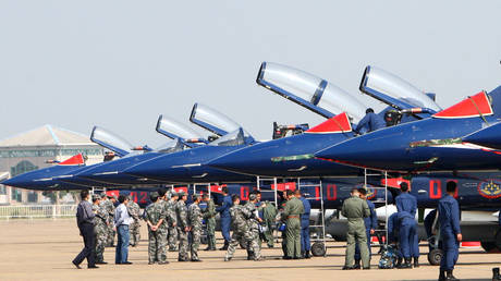 Австралию обвинили в содержании бывшего морского пехотинца США в «бесчеловечных условиях» — RT World News