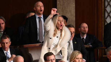 Байден подвергся критике во время обращения к Конгрессу — RT World News