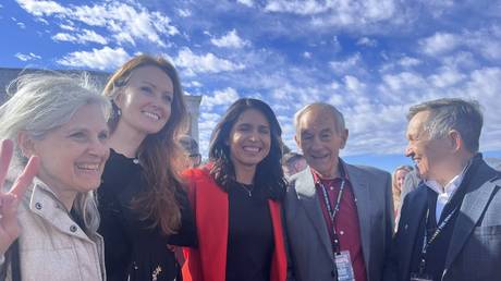 Бывшие кандидаты в президенты митингуют против «военной машины» США — RT World News