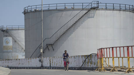 Индия отказывается от доллара, чтобы обойти санкции против России — Reuters — RT Business News