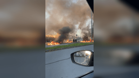 На протестах во Франции вспыхнули пожары и столкновения (ВИДЕО) — RT World News