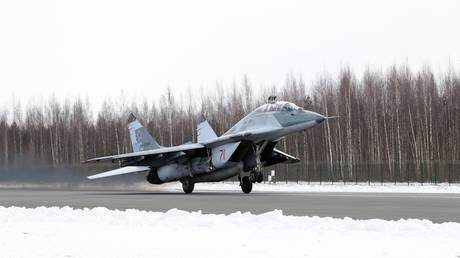 Названа причина остановки воздушного движения над Санкт-Петербургом — RT Россия и страны бывшего СССР