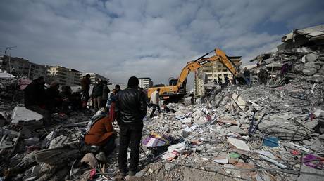 Сила землетрясений в Турции и Сирии измеряется ядерными бомбами — RT World News