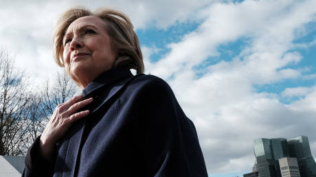 Тулси Габбард критикует Клинтон за «опасность» после поездки в Индию — RT World News